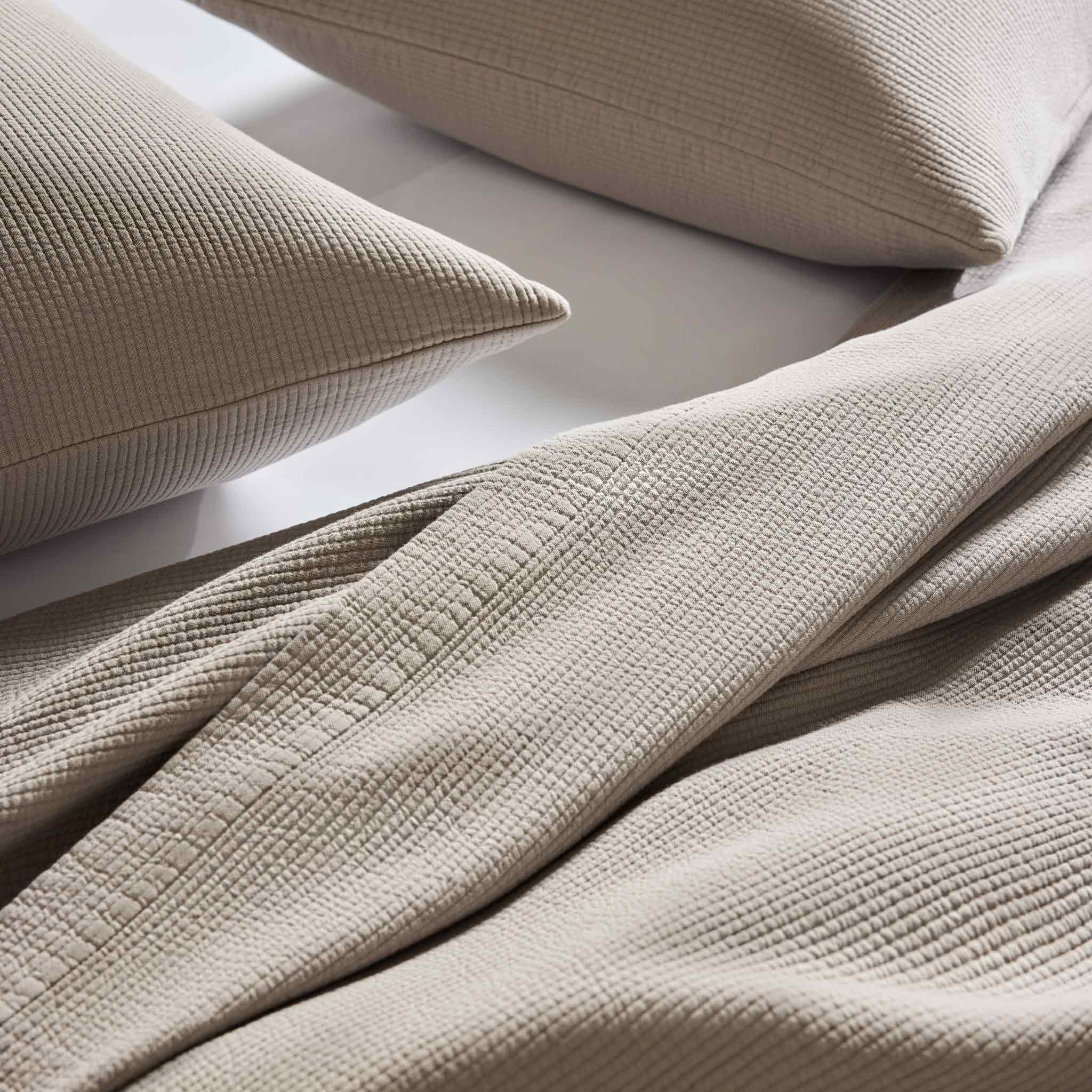 Ribbed Matelasse Quilt Set - Image 9