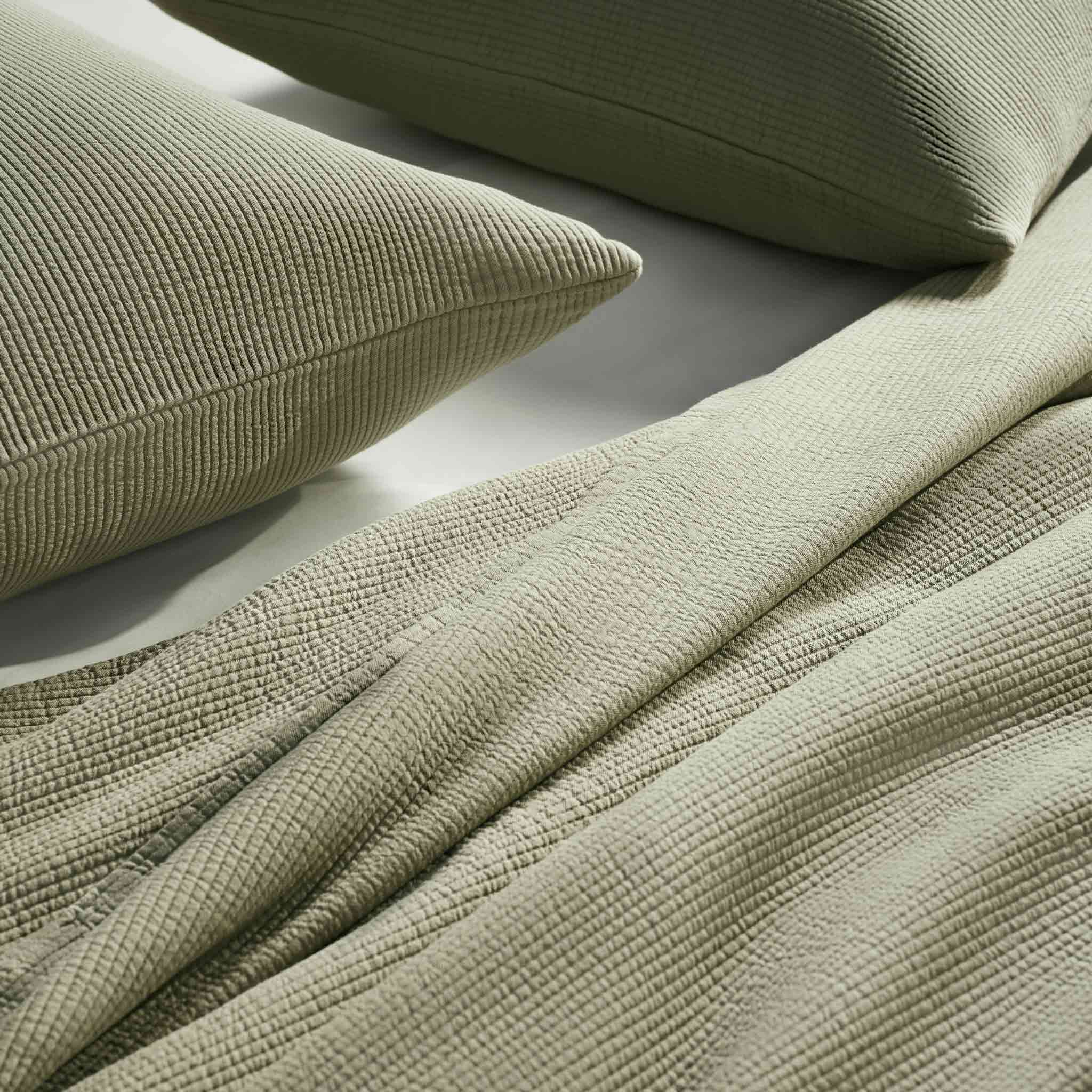 Ribbed Matelasse Quilt Set - Image 21